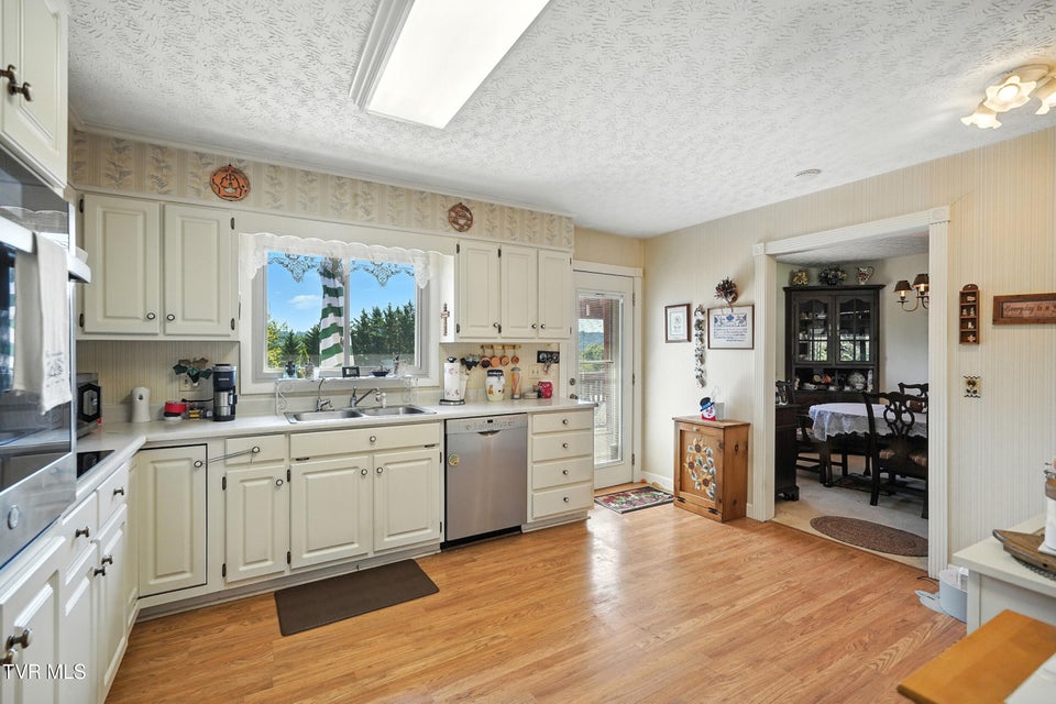 Photo #10: 4820 Lake Park Court