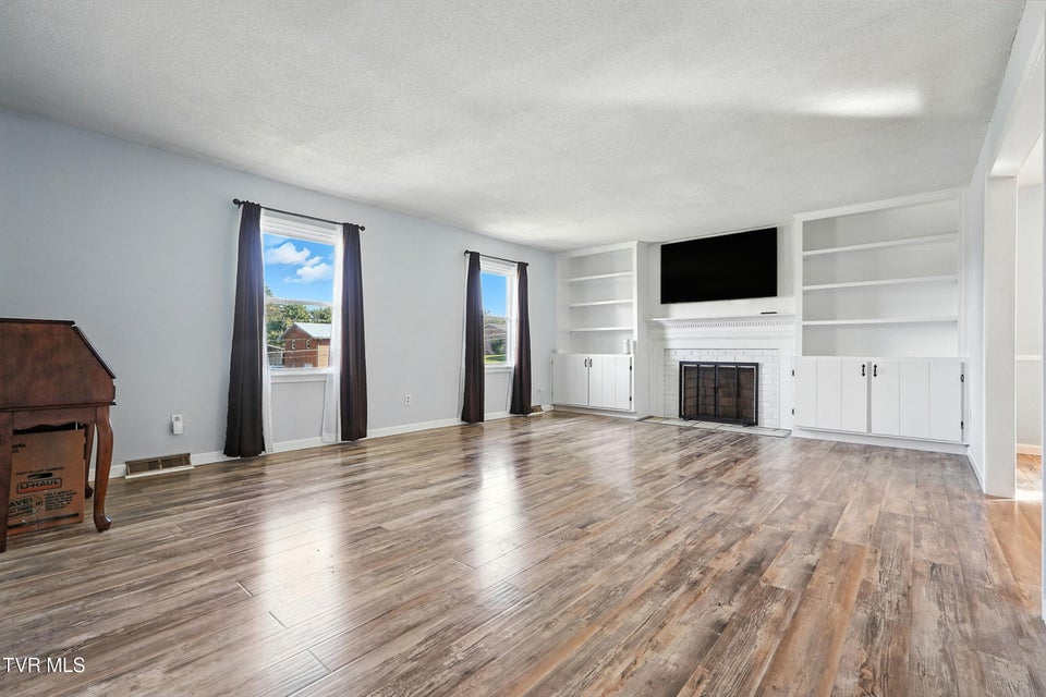 Photo #11: 817 Hills Drive