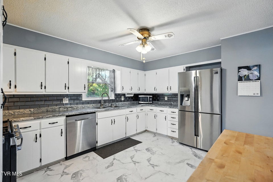 Photo #16: 817 Hills Drive