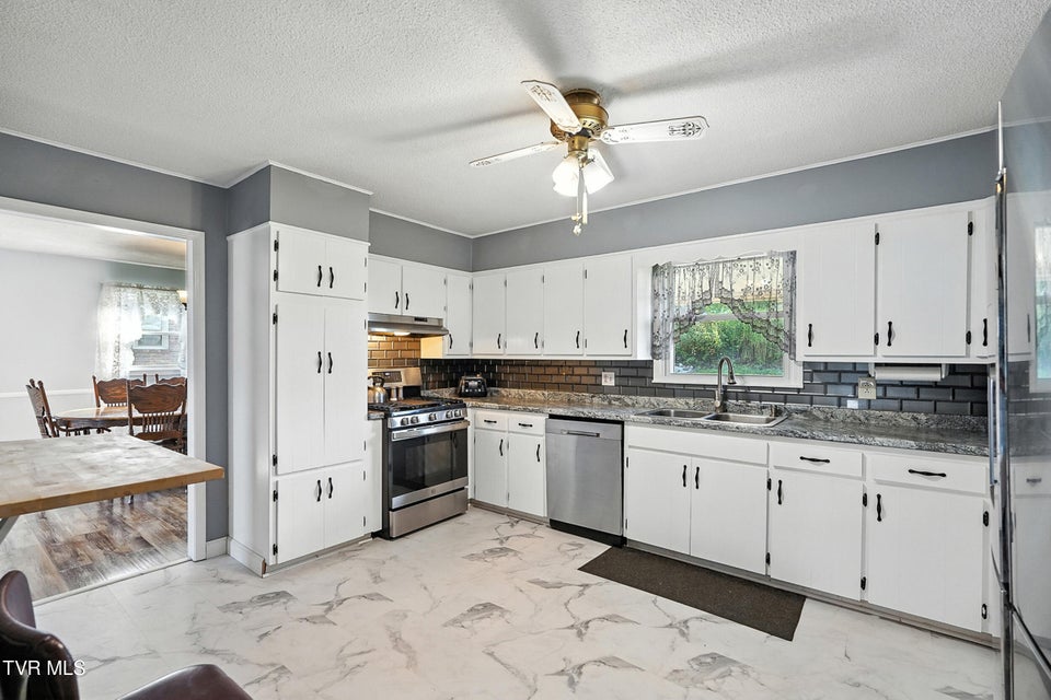 Photo #17: 817 Hills Drive