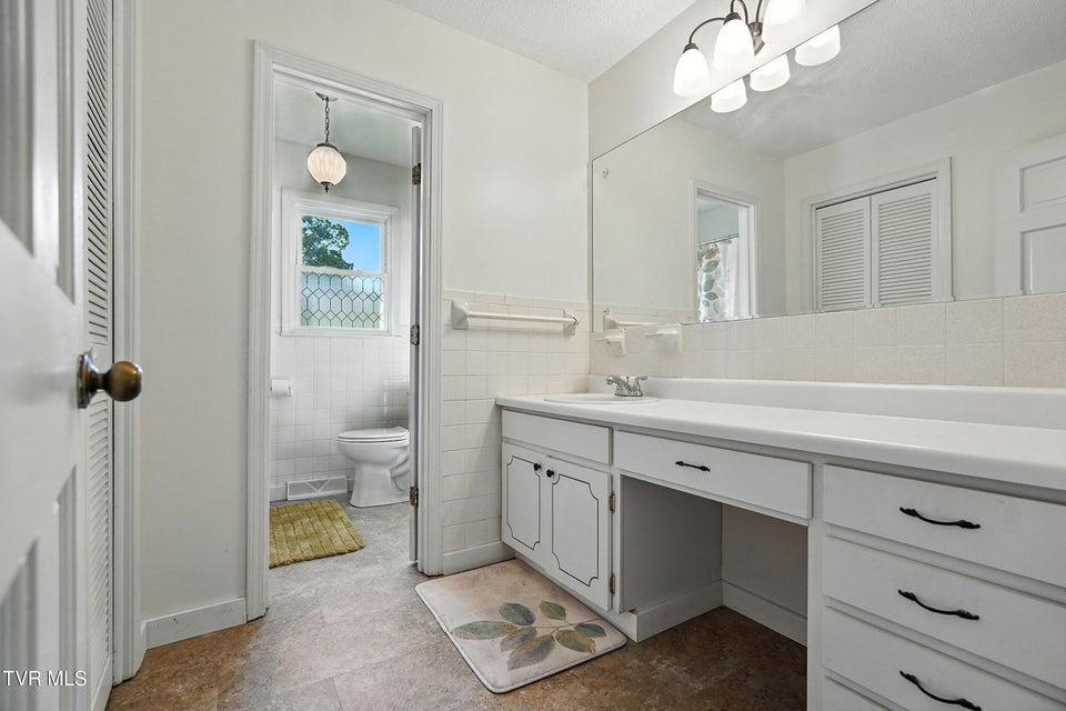 Photo #20: 817 Hills Drive