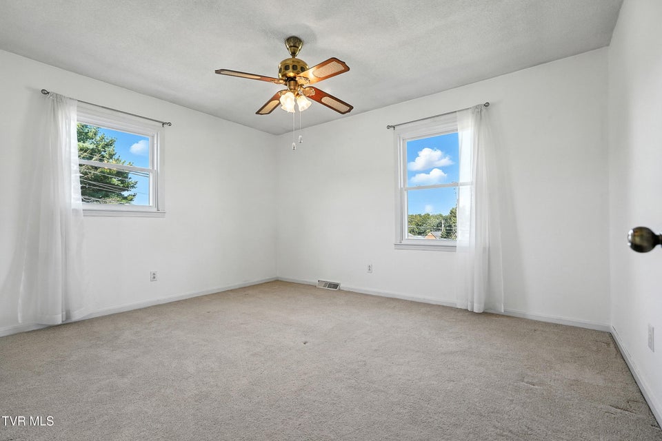 Photo #30: 817 Hills Drive