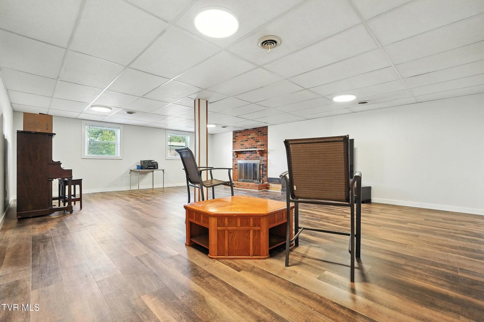 Photo #32: 817 Hills Drive