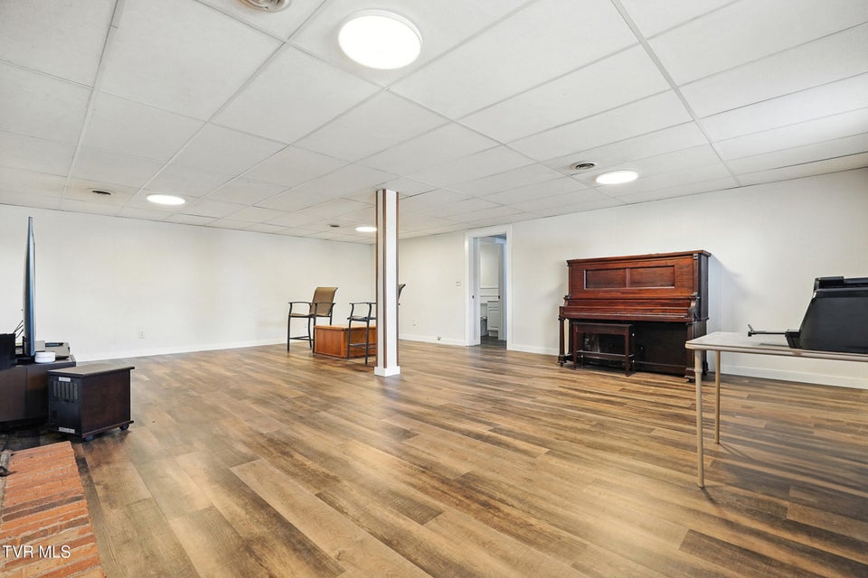 Photo #33: 817 Hills Drive