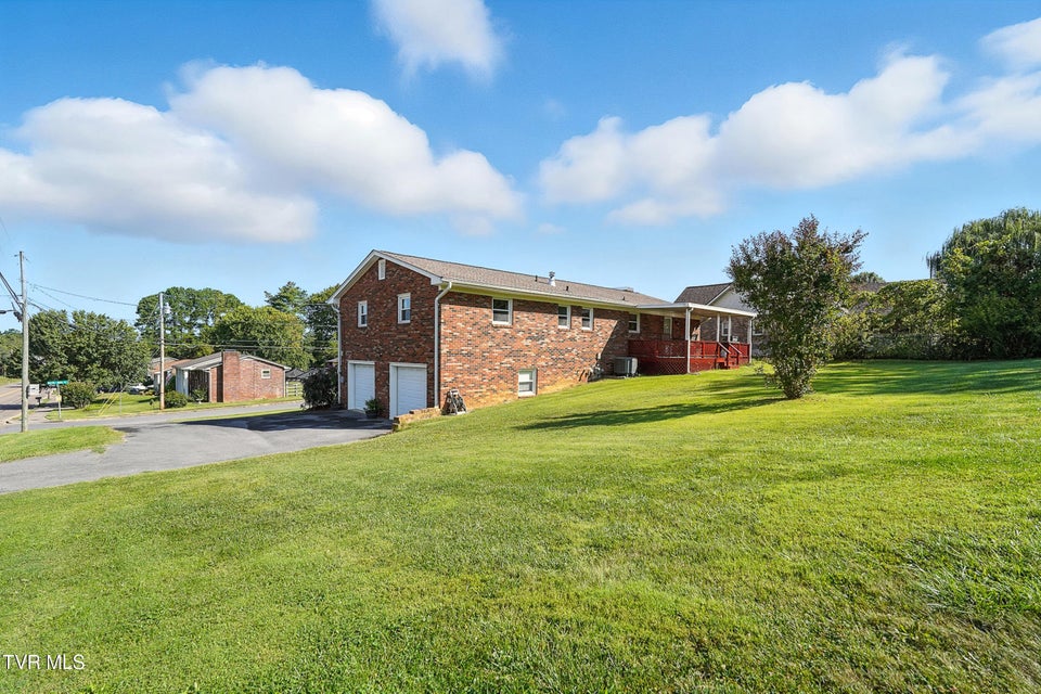 Photo #42: 817 Hills Drive