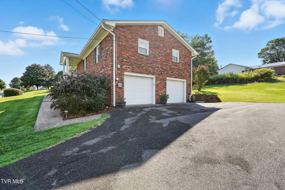 Photo #43: 817 Hills Drive