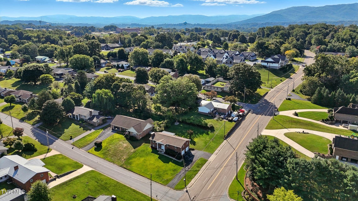 Photo #44: 817 Hills Drive