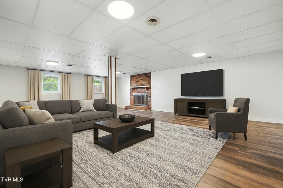 Photo #4: 817 Hills Drive