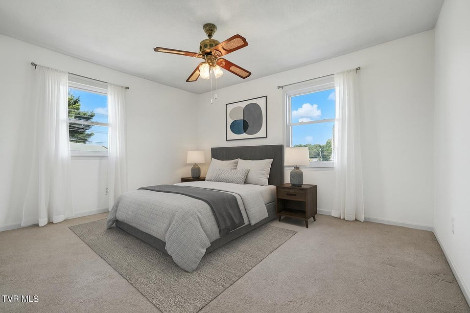 Photo #29: 817 Hills Drive