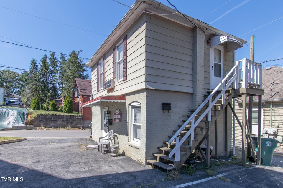 Photo #66: 200 Solar Street Street