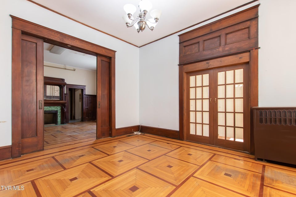 Photo #10: 200 Solar Street Street