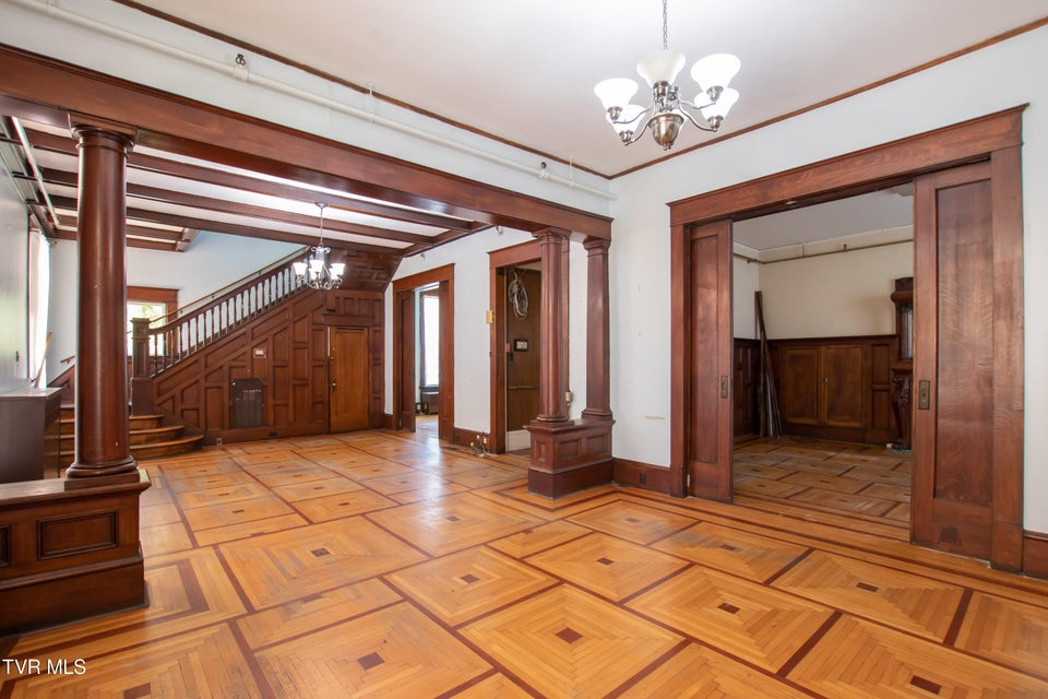Photo #7: 200 Solar Street Street