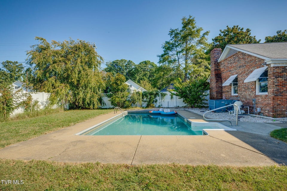 Photo #32: 204 Mayflower Road