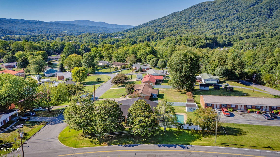 Photo #37: 204 Mayflower Road