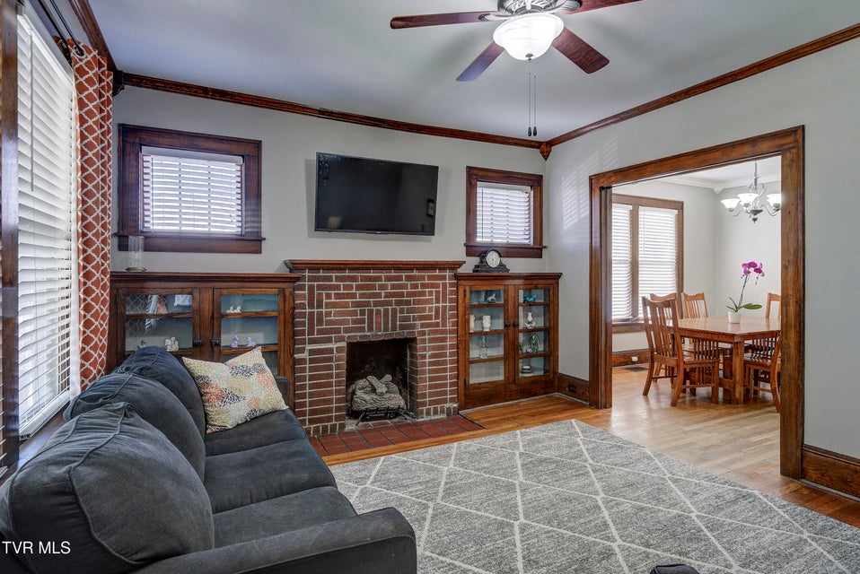 Photo #4: 919 Hillcrest Drive