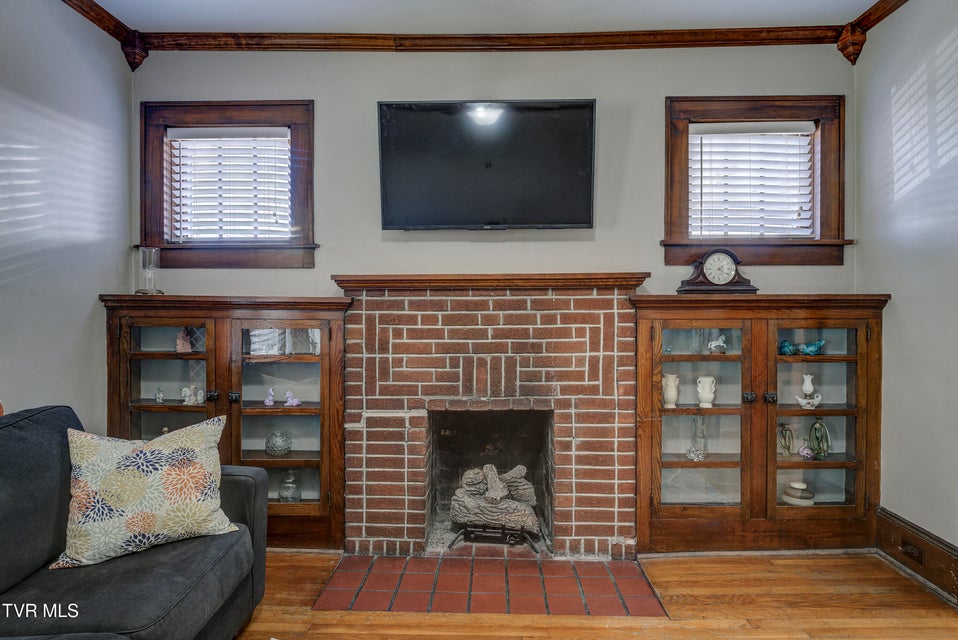 Photo #5: 919 Hillcrest Drive