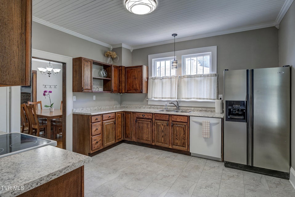 Photo #14: 919 Hillcrest Drive
