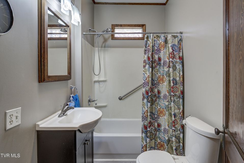 Photo #21: 919 Hillcrest Drive