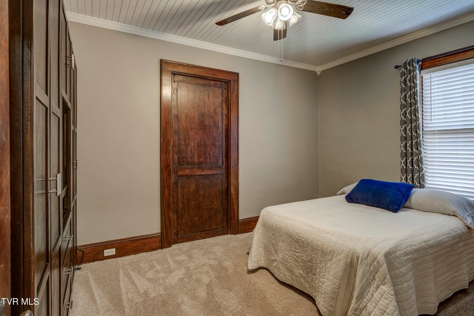 Photo #27: 919 Hillcrest Drive