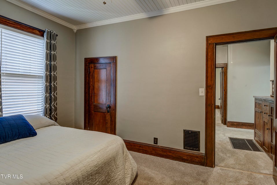 Photo #28: 919 Hillcrest Drive