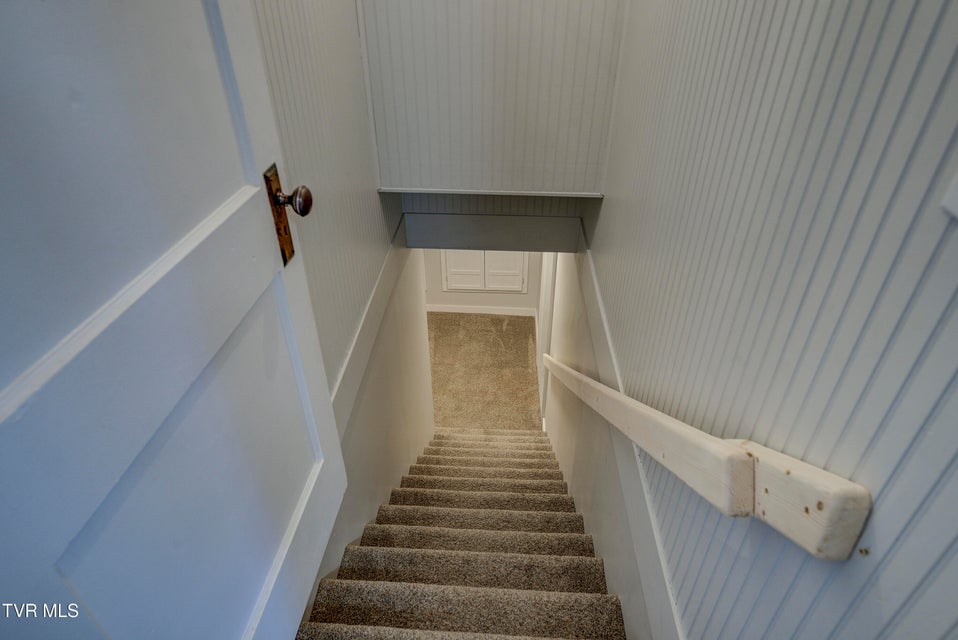 Photo #31: 919 Hillcrest Drive