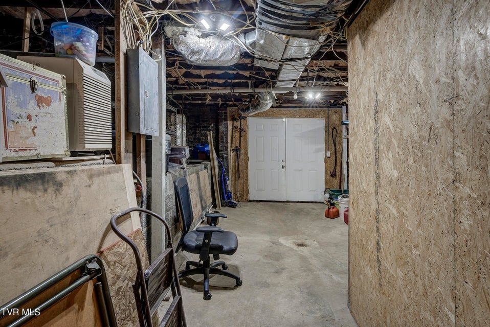 Photo #37: 919 Hillcrest Drive