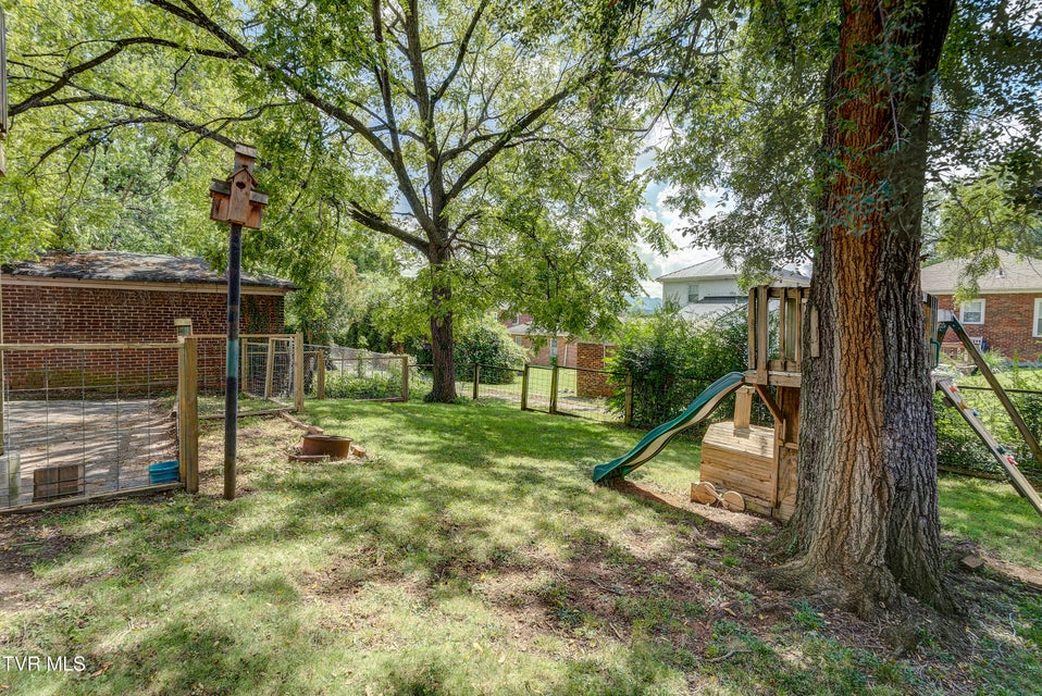 Photo #42: 919 Hillcrest Drive