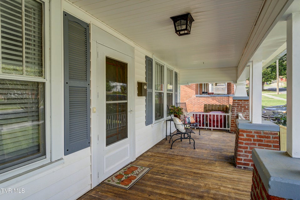 Photo #3: 919 Hillcrest Drive