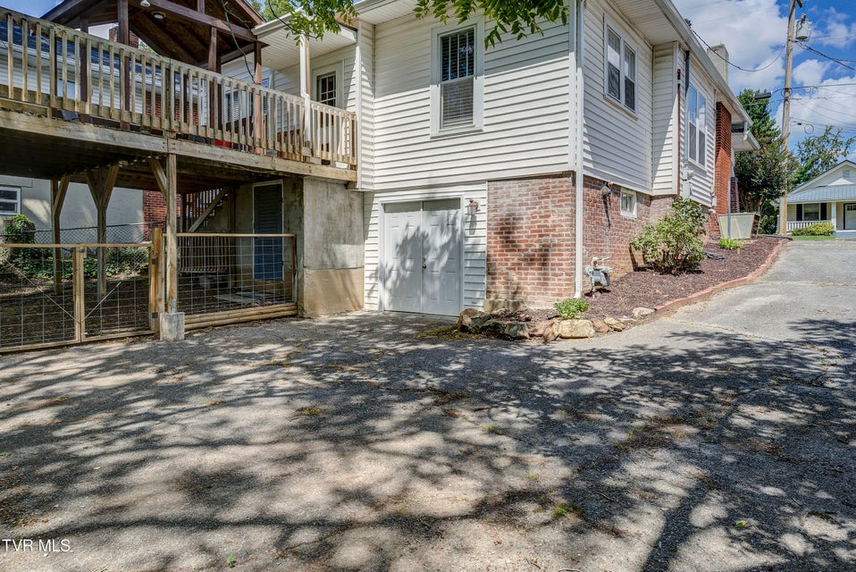 Photo #47: 919 Hillcrest Drive