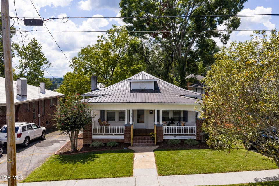 Photo #49: 919 Hillcrest Drive
