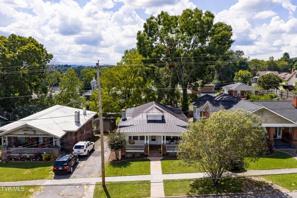 Photo #51: 919 Hillcrest Drive