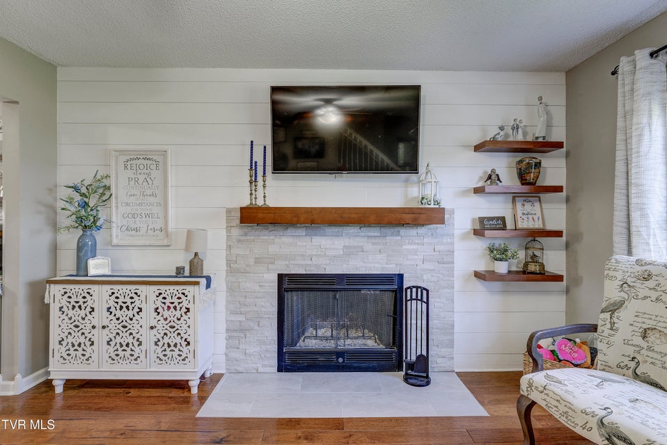 Photo #5: 262 Ridgeview Drive