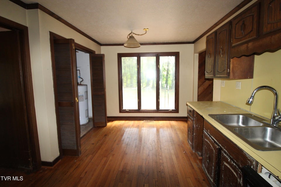 Photo #10: 2016 Arlington Drive