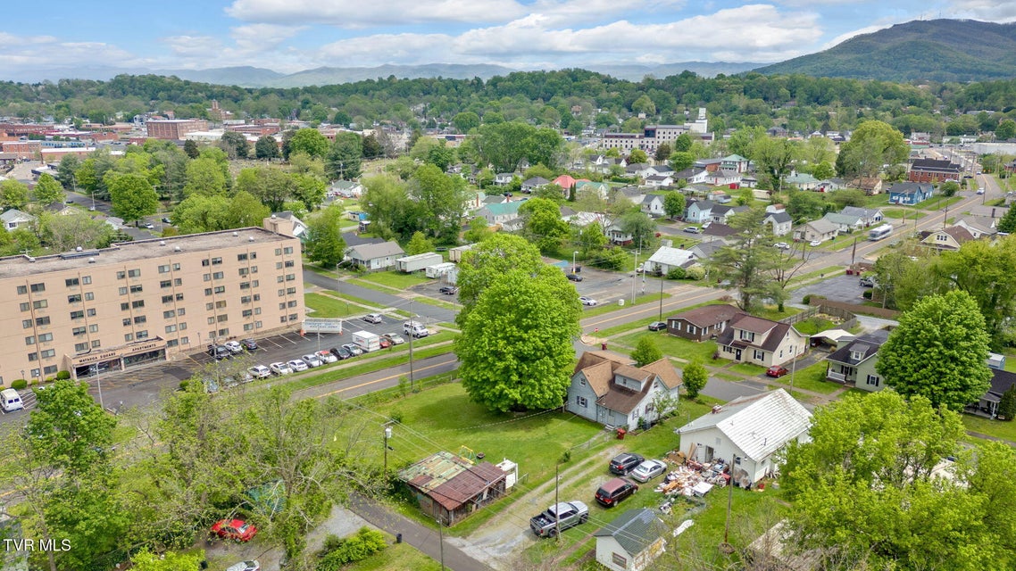Photo #31: 302 Wilson Avenue
