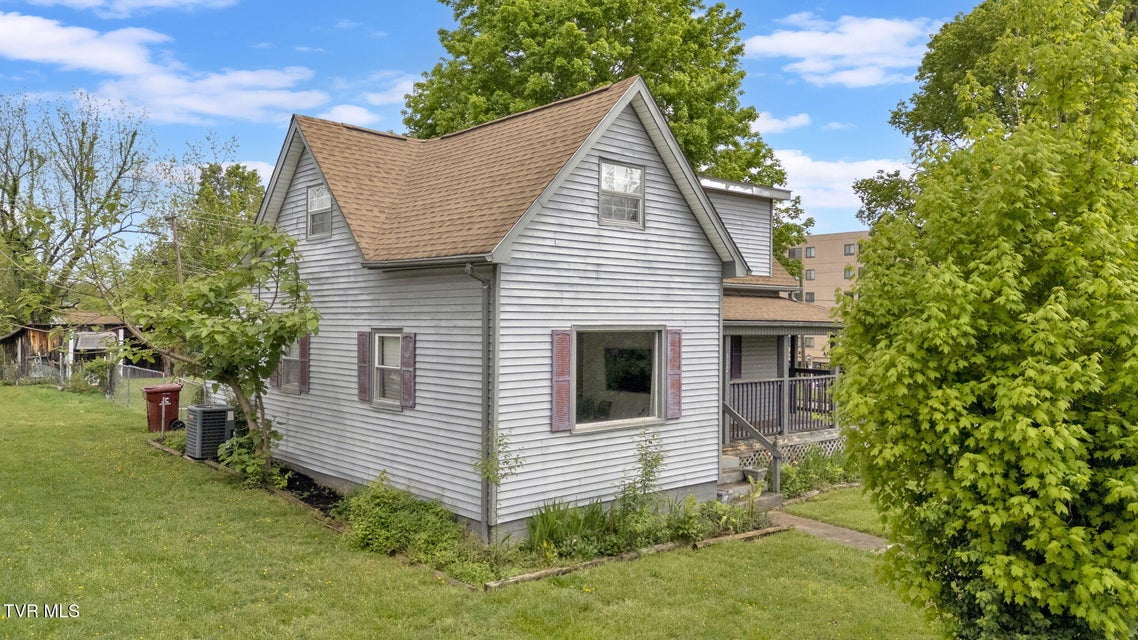 Photo #3: 302 Wilson Avenue
