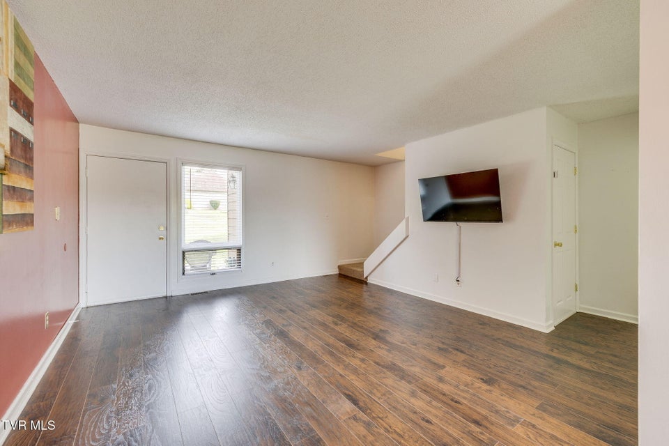 Photo #6: 2518 Lakeview Drive