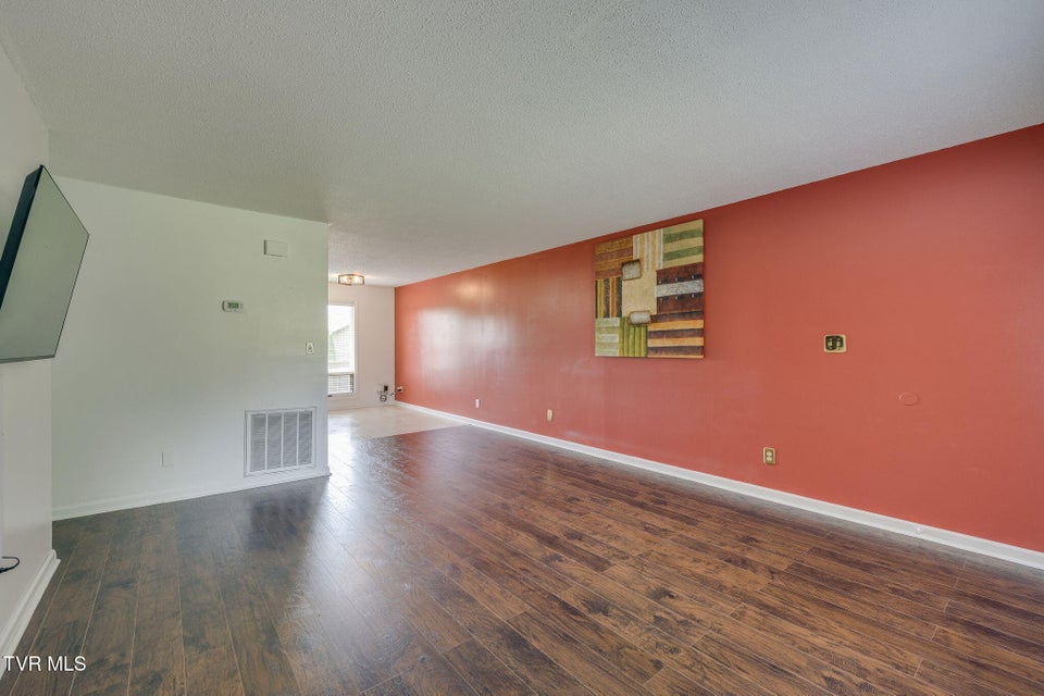 Photo #8: 2518 Lakeview Drive
