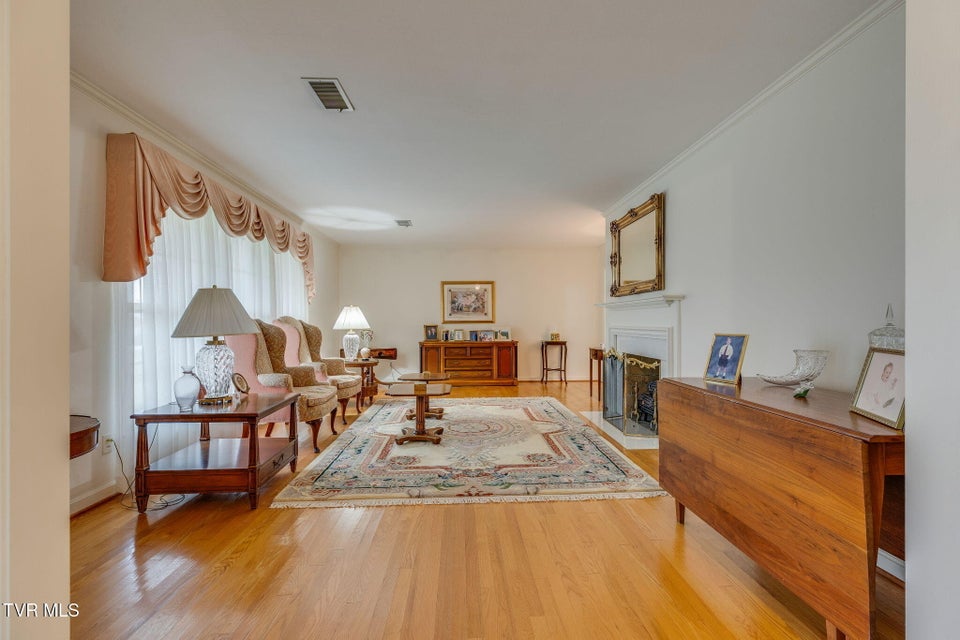 Photo #8: 304 Ridgecrest Drive