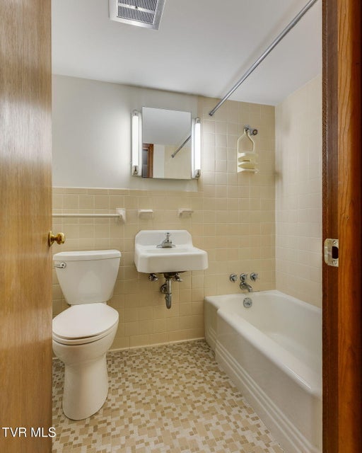 Photo #31: 304 Ridgecrest Drive