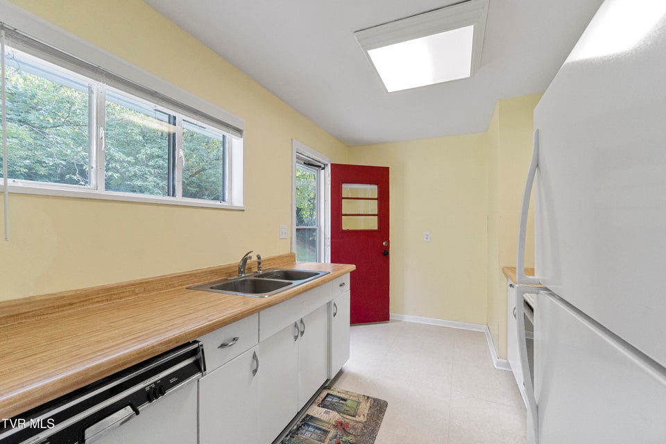 Photo #27: 730 Douglas Drive