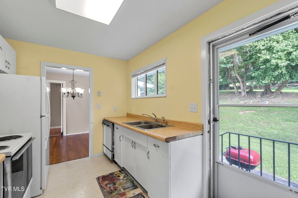 Photo #28: 730 Douglas Drive