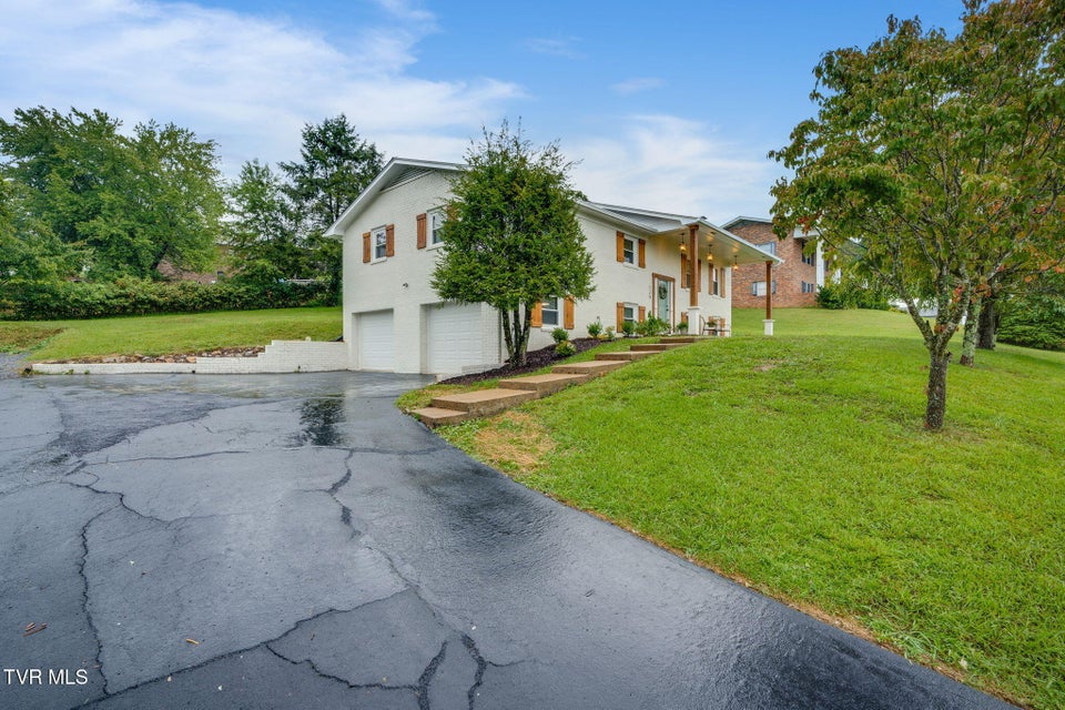 Photo #3: 129 Amhurst Lane