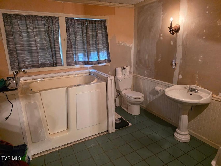 Photo #14: 208 Vines Drive