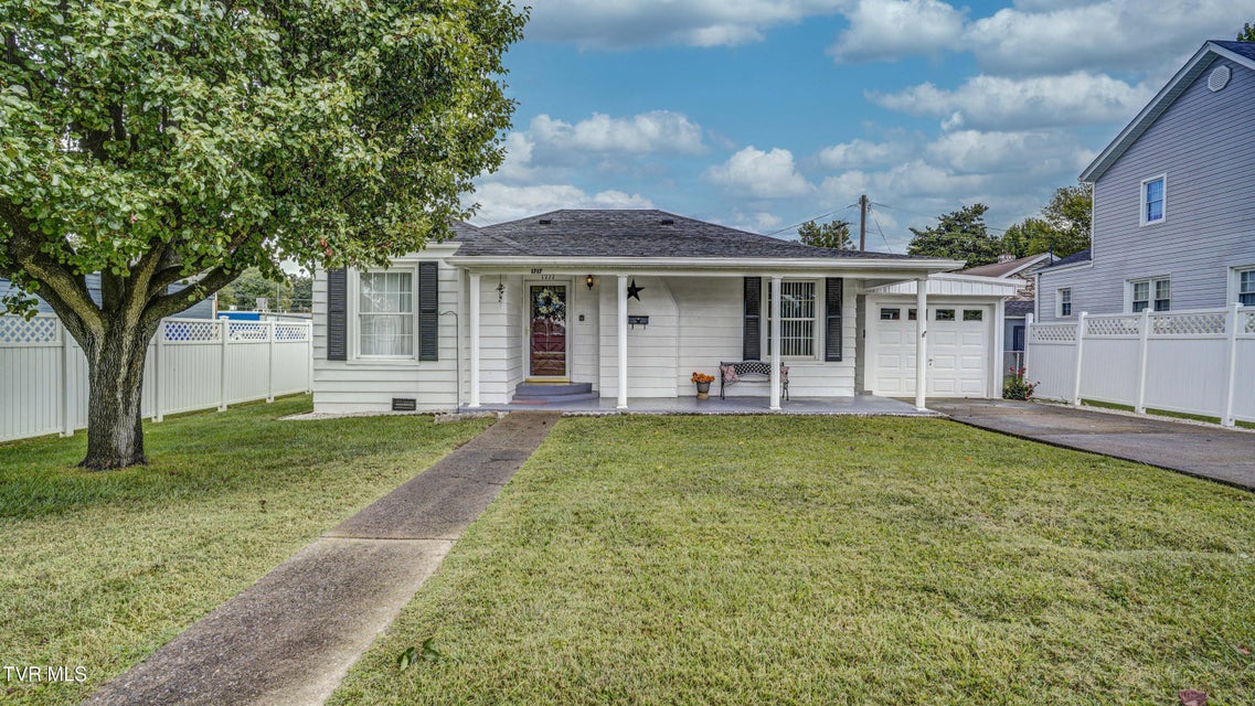 Photo #2: 1717 Oakwood Drive