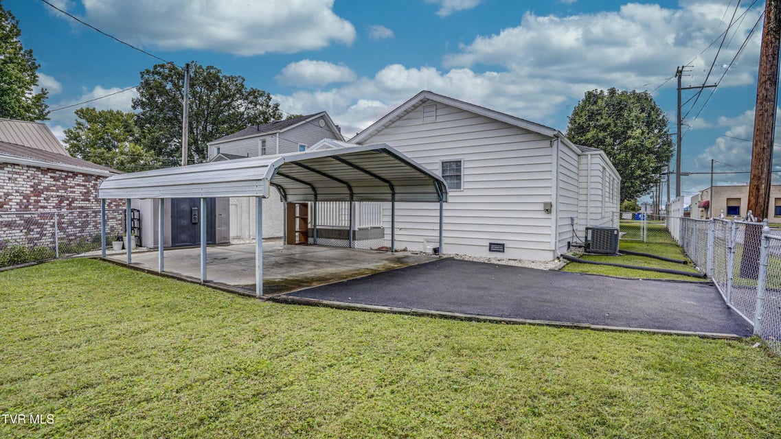 Photo #4: 1717 Oakwood Drive