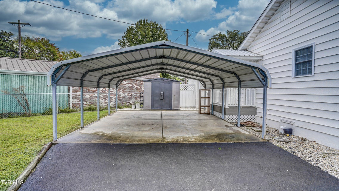 Photo #5: 1717 Oakwood Drive