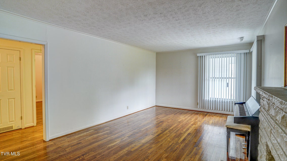 Photo #7: 1717 Oakwood Drive