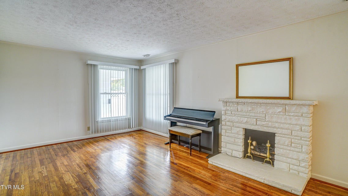 Photo #8: 1717 Oakwood Drive