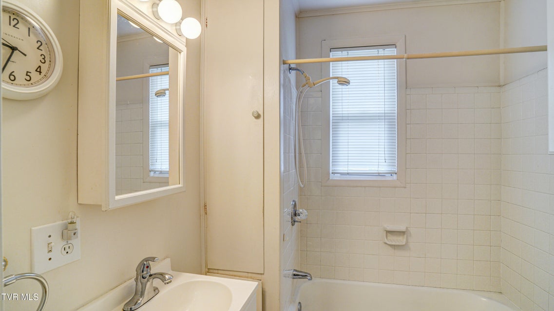 Photo #18: 1717 Oakwood Drive