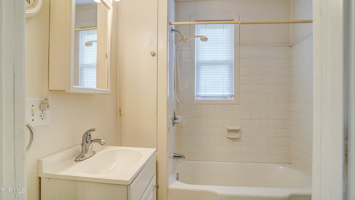 Photo #19: 1717 Oakwood Drive